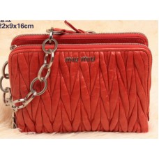 Кожена мини чанта през рамо Miu Miu Glazed Matelasse в оранжево