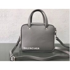 Чанта Balenciaga Triangle Square XS сива 513995c8k021001