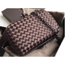 Bottega Veneta клъч с възел в шоколад Boucher Intreccio