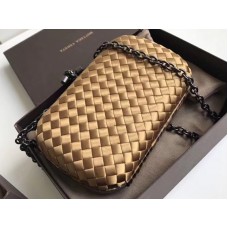 Bottega Veneta клъч с възел в злато Boucher Intreccio