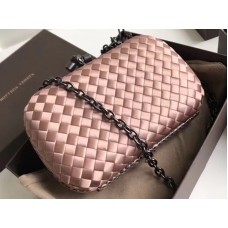 Bottega Veneta клъч с възел в светло розово Boucher Intreccio