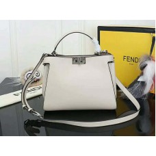 Чанта от телешка кожа Fendi Peekaboo Essential, бяла