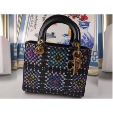 Dior Lady Dior в черно, релефна телешка кожа с ръчно рисуване