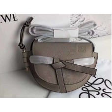 Чанта Loewe Gate Mini от мека зърнеста телешка кожа, сива