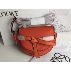 Мини чанта Loewe Gate от мека зърнеста телешка кожа, оранжева