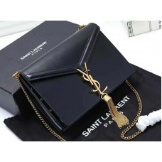 Чанта с закопчалка от телешка кожа Saint Laurent Cassandra Monogram, черна