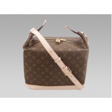 Монограм на Louis Vuitton Шарън Стоун Амфар Три