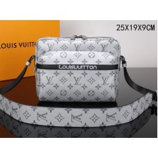 Чанта Louis Vuitton Messenger PM Monogram Other Silver m43827