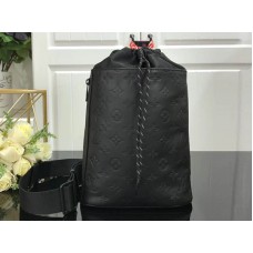 Чанта Louis Vuitton Monogram Shadow Chalk Sling Black m90472