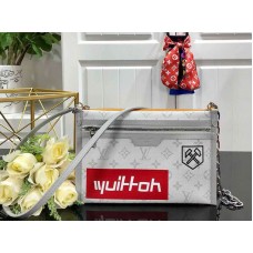 Чанта Louis Vuitton Monogram от бял плат с плоска престилка m44640