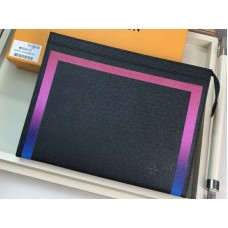 Чанта Louis Vuitton Taiga Leather Pochette Voyage Mm с цветна тапицерия в черно m30675